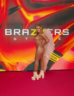 Hailee Summerr Hailee Summerr