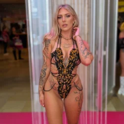 Hailee Summerr Hailee Summerr